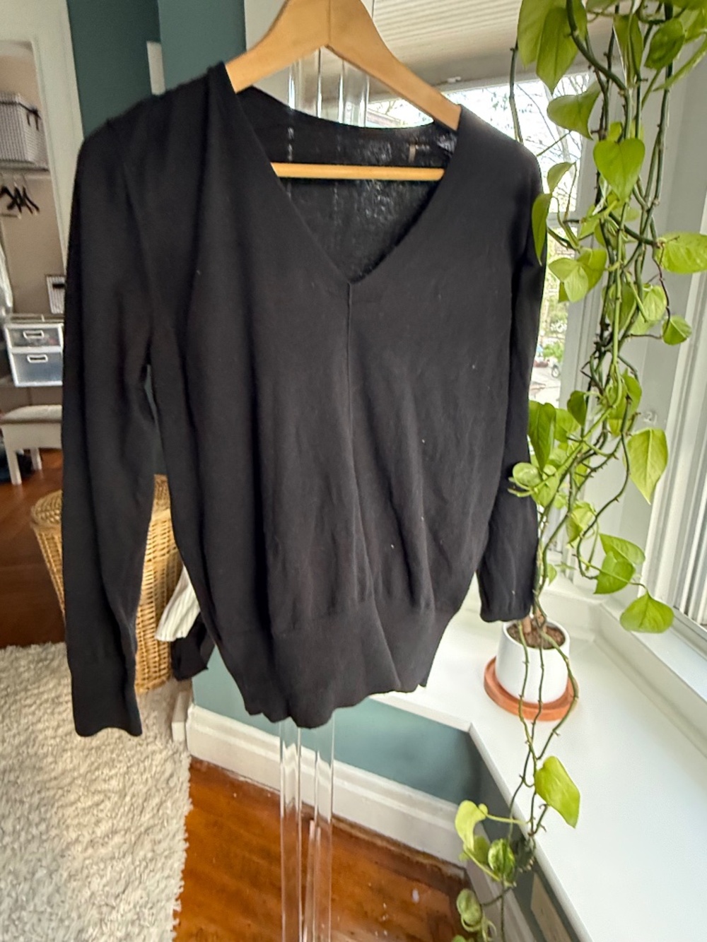 White + Warren Cashmere Black V-Neck Lightweight Sweater